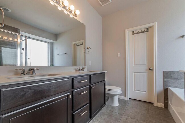 Building Photo - 352 S Brook Dr