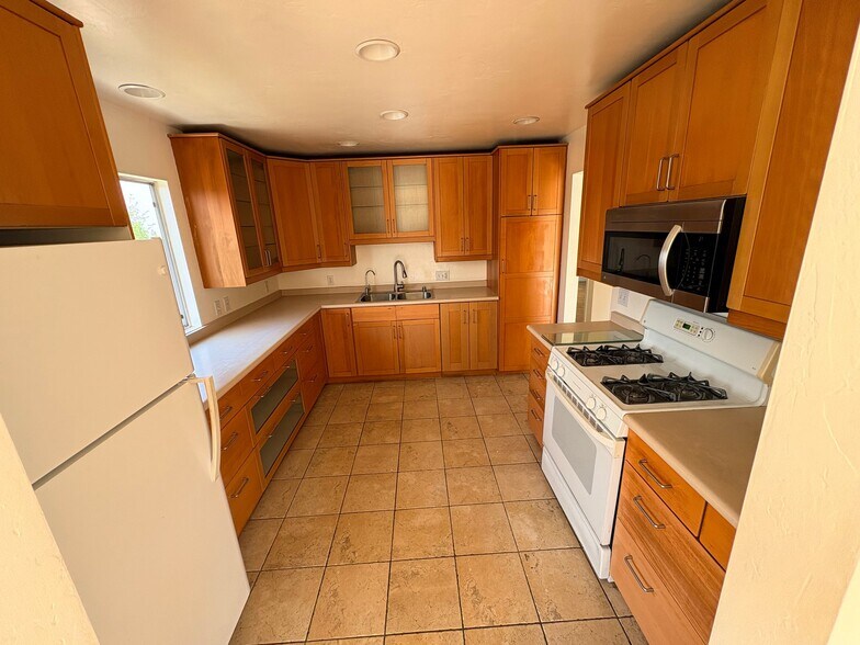 Building Photo - 6052 Horton Dr