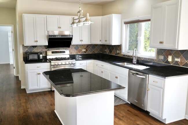 Building Photo - 5739 Rosinweed Ln