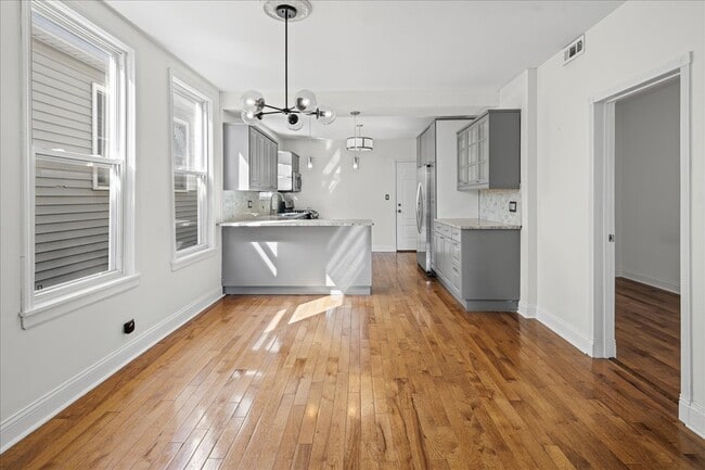 Building Photo - 2032 N Whipple St