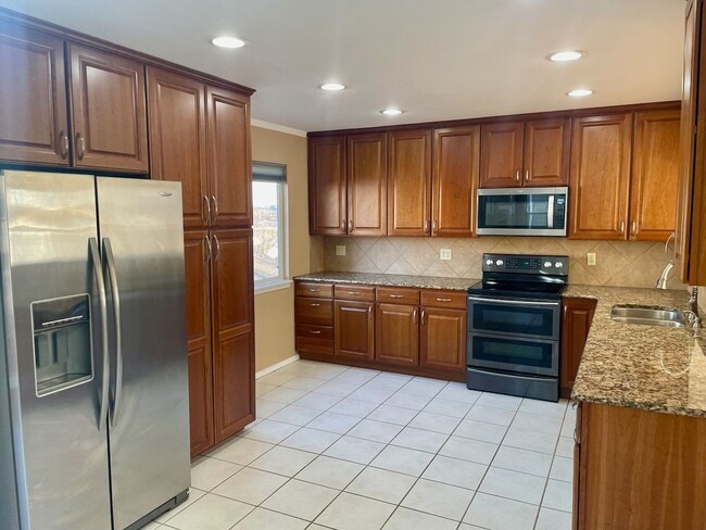 Building Photo - 1542 Chadderton Ct