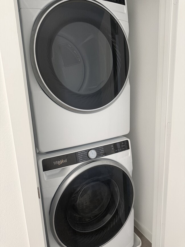 Building Photo - 807 Sandhill Crane Ln