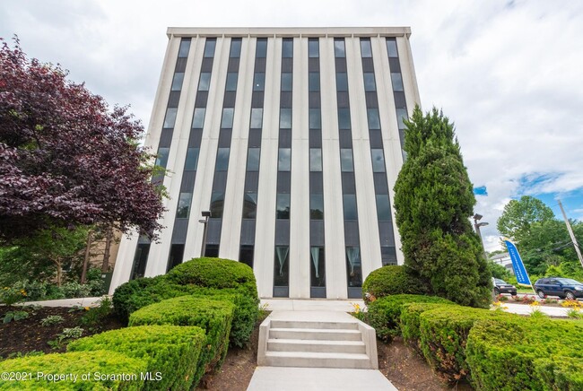 Building Photo - 216 N River St