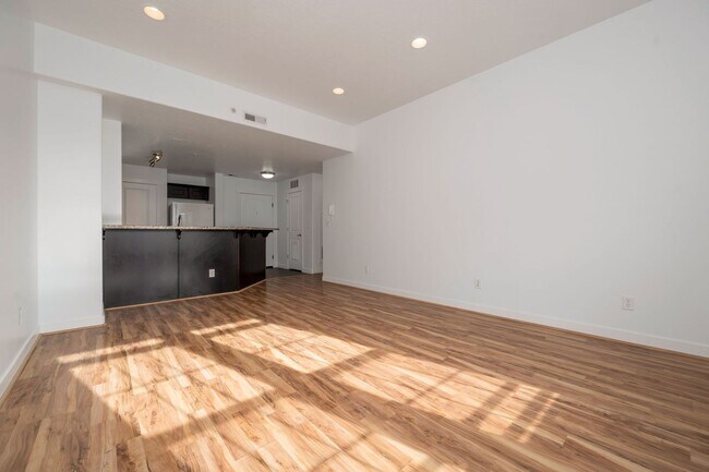 Building Photo - Stunning Midvale Condo in Secure Building w internet