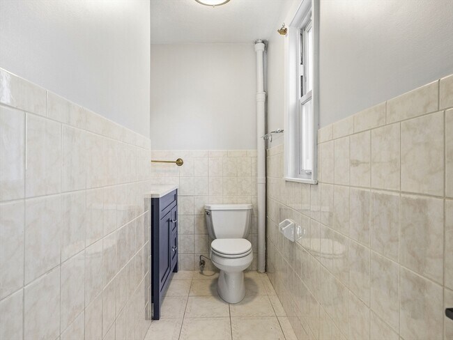 Building Photo - 42 William St