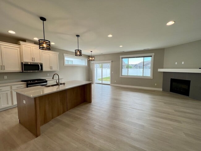 Building Photo - 3 Bed 2 Bath Beautiful Westend Home!