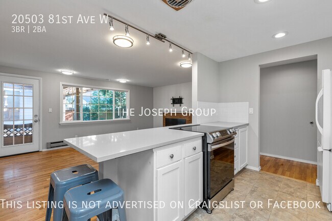 Building Photo - Open and bright 3 bed/1.75 bath in Edmonds!