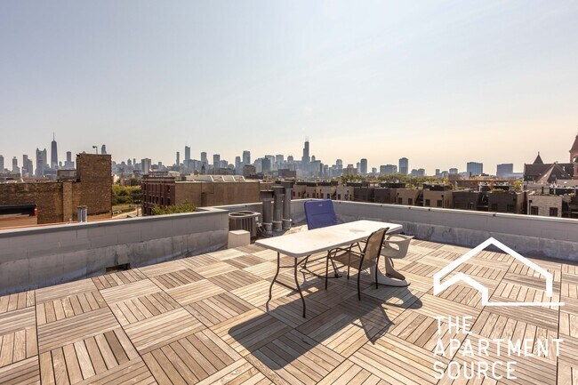 Building Photo - 1356 W Augusta Blvd