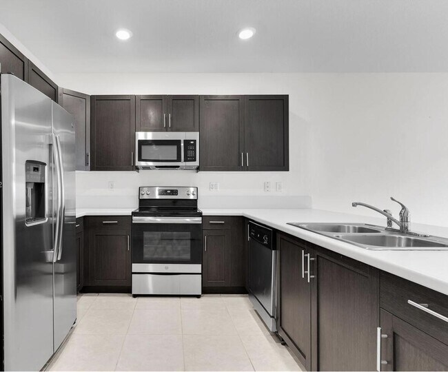 Building Photo - 10606 West 33rd Ct