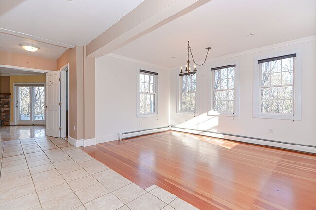 Building Photo - 139R Granite St