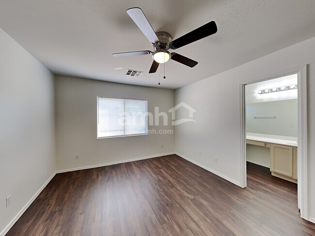 Building Photo - 12401 W Valentine Ave