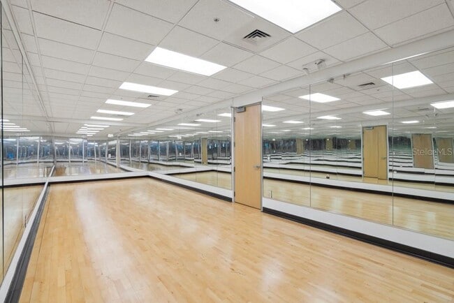 Building Photo - 150 E Robinson St