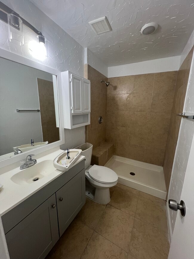 Building Photo - 6500 Kiowa Ct