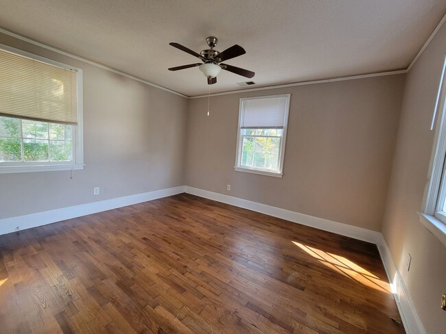 Building Photo - 2 Bedroom House off of Ogelthorpe Avenue