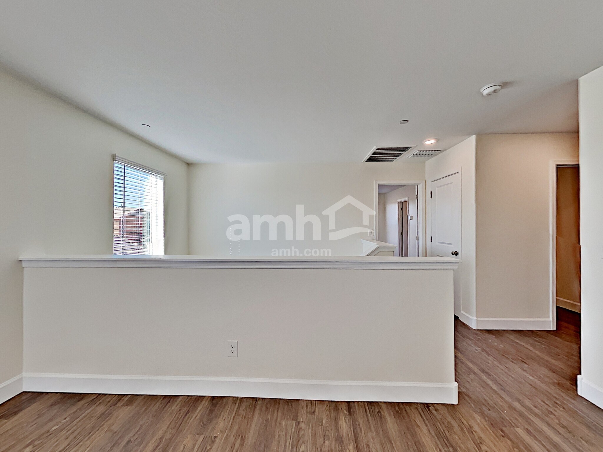 Building Photo - 5926 W Columbine Dr