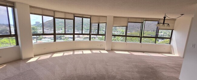 Building Photo - 2 Bedroom Corner Unit with 2 Side-by-Side Covered Parking Stalls in Hawaii Kai