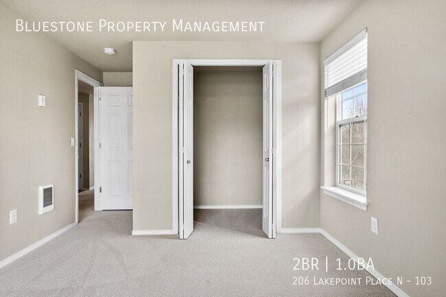 Building Photo - 206 Lakepoint Pl N