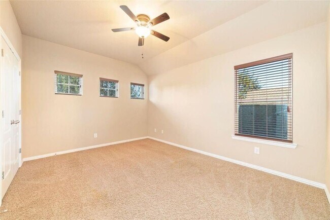 Building Photo - 2051 Brodie Ln