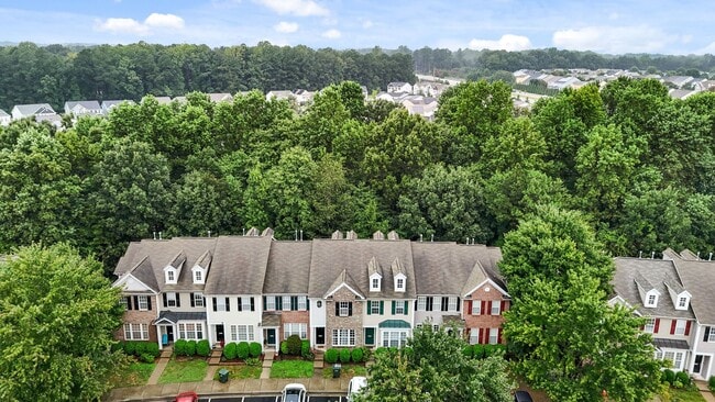 Building Photo - Spacious 3 story Townhome-Close to Downtown Raleigh- Renaissance Park-Available Now!