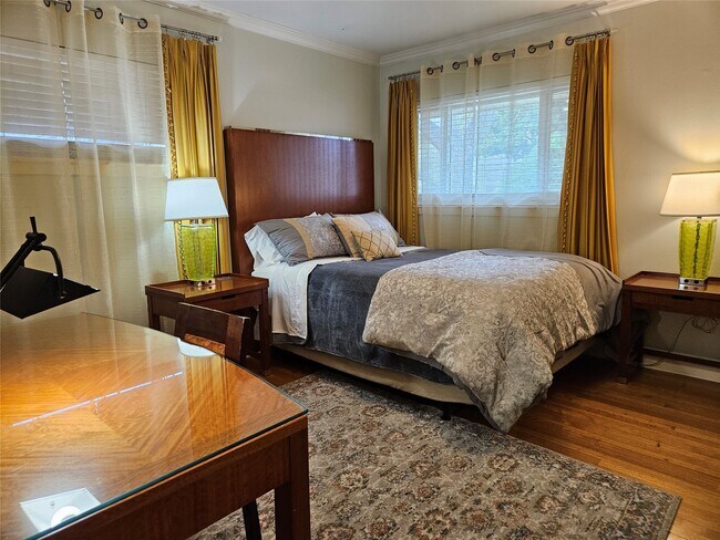 Building Photo - 5203 Chesapeake Way