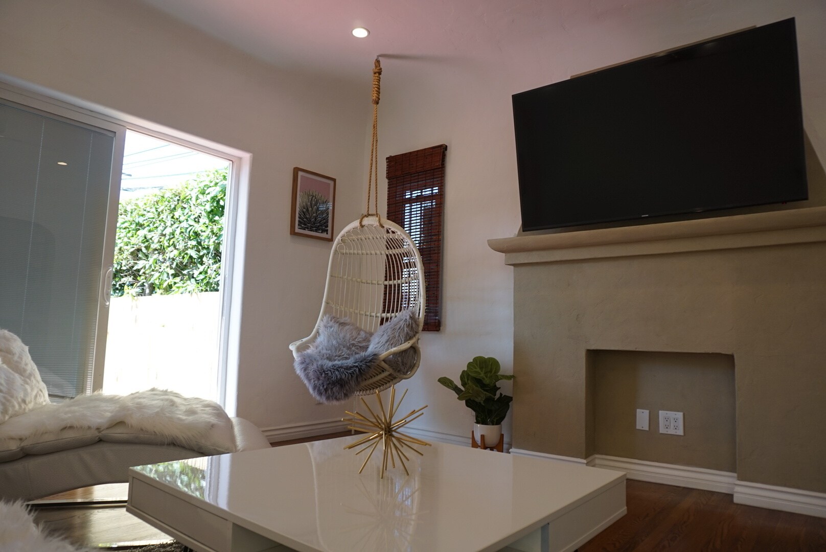 Building Photo - 1416 S Crest Dr