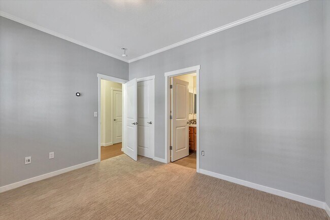 Building Photo - WOW! GREAT HOME! Mountain View!
