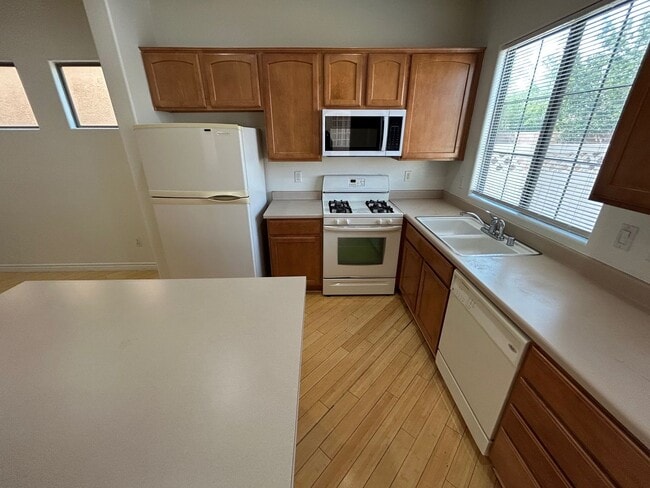 Building Photo - SOUTHWEST LAS VEGAS PROEPRTY WITH 3 BED, 3...
