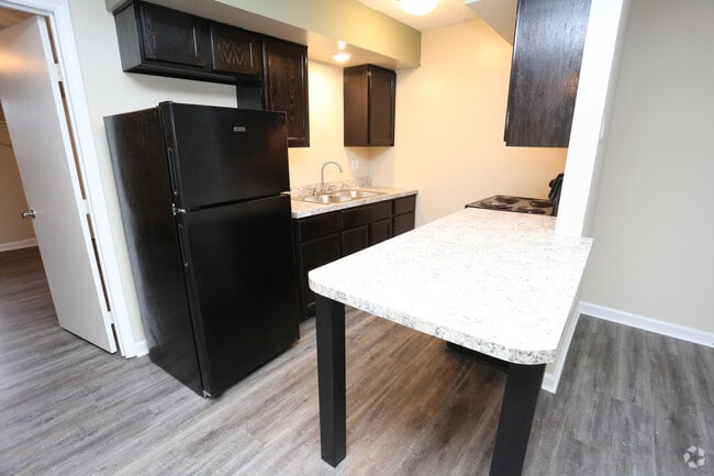 1BR, 1BA - 675 SF - Kitchen - VALORE AT THE BAXTER