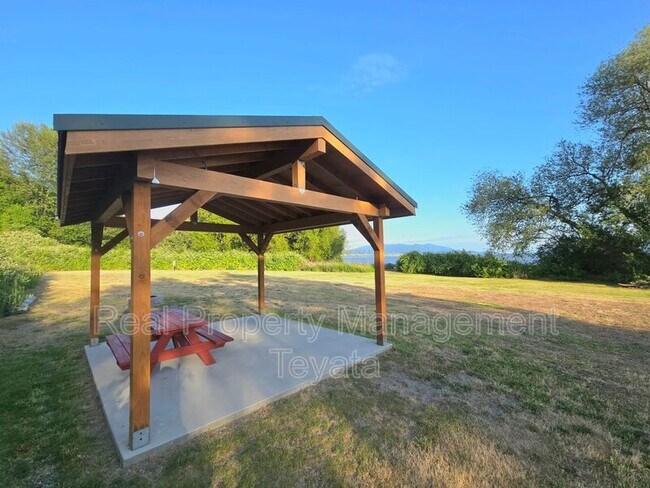 Building Photo - 3921 Cliffside Dr