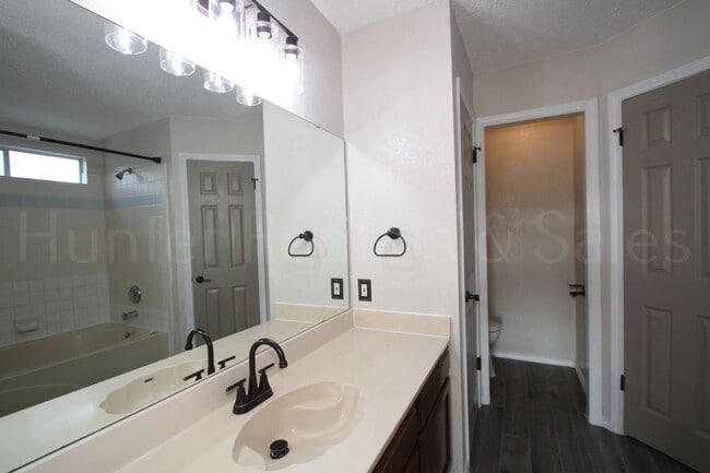 Building Photo - Updated Beauty! A Must See!