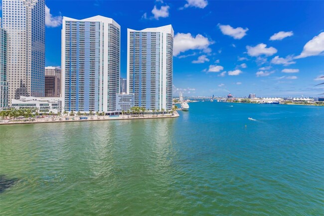 Building Photo - 888 Brickell Key Dr