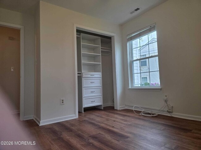 Building Photo - 129 Tulip Ln