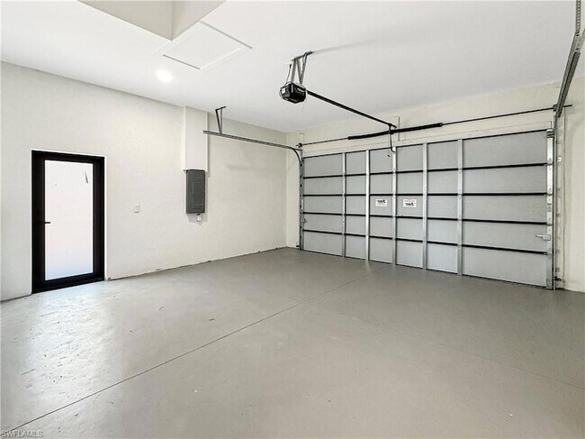 Building Photo - 2206 NE 35th Ln