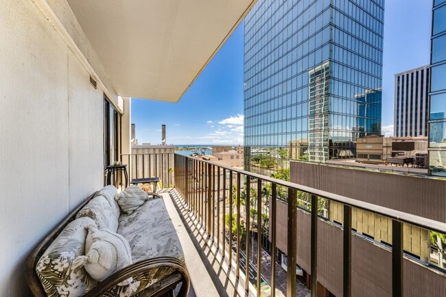 Building Photo - 2BED 2 BATH ALL UTILITIES INCLUDED DOWNTOW...