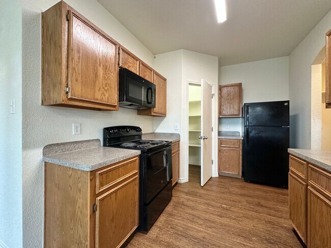 Building Photo - 901 Lasso Dr