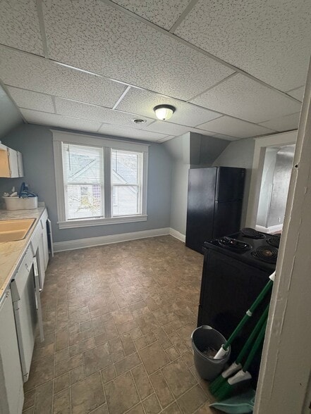 Building Photo - 616 W 6th St