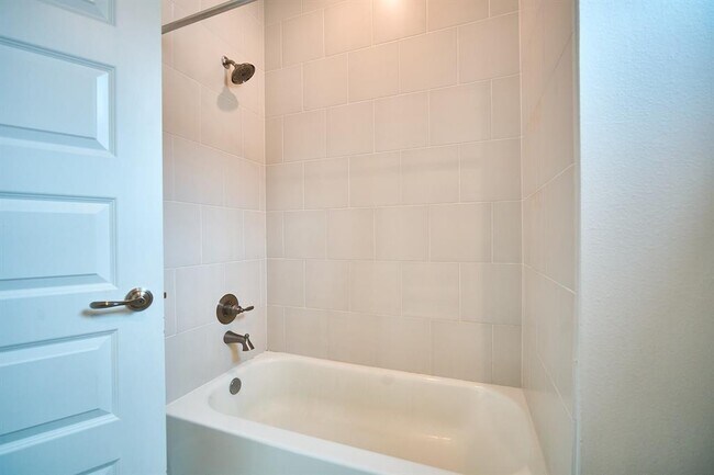 Building Photo - 2802 Grand Fountains Dr
