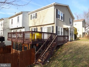 Building Photo - 2074 Lake Grove Ln
