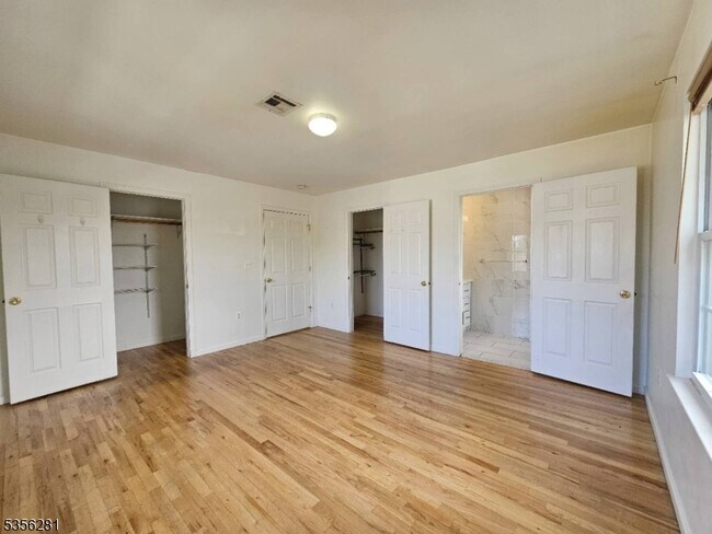 Building Photo - 1405 Mopsick Ave