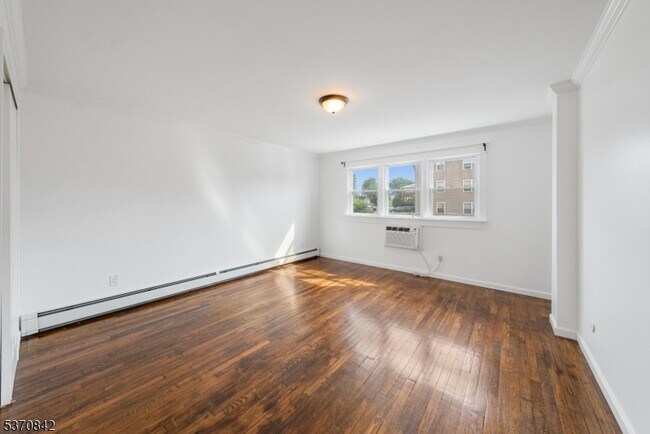 Building Photo - 300 W Munsell Ave