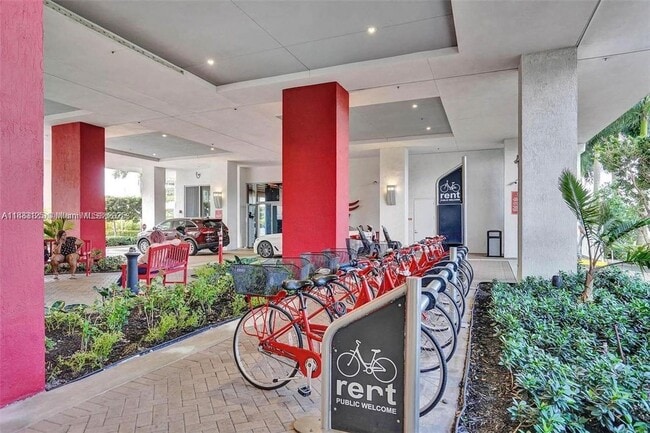 Building Photo - 2600 E Hallandale Beach Blvd