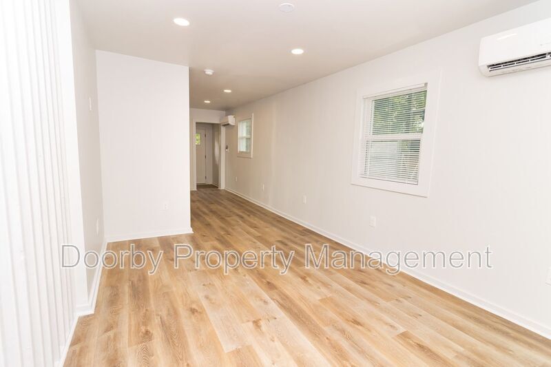 Building Photo - 1808 E 13th St