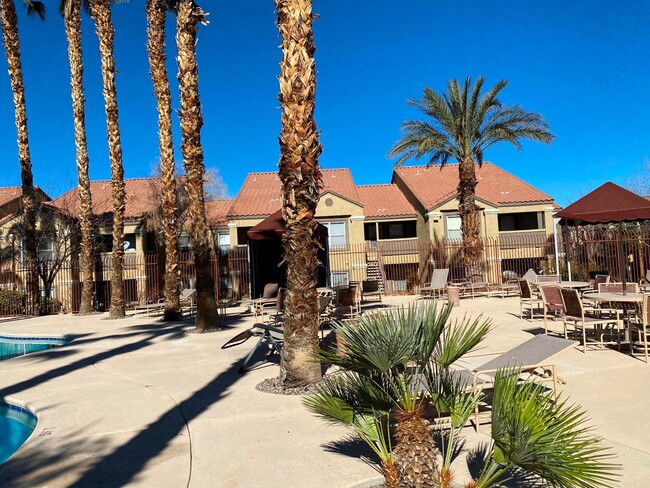 Building Photo - Silverado Ranch Condo!