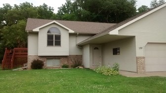 Building Photo - 130 Rhyme St