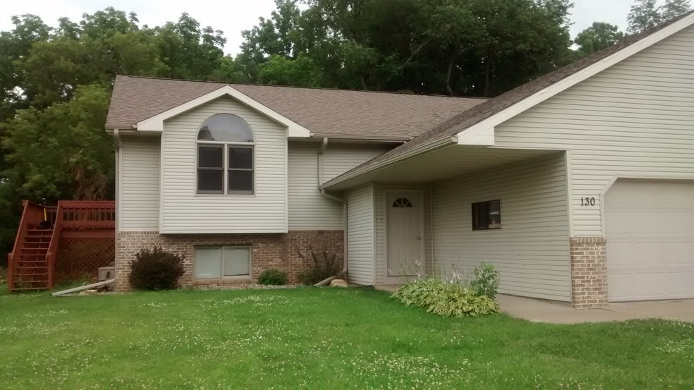 Primary Photo - 130 Rhyme St