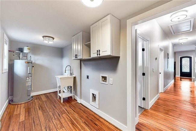 Building Photo - 1130 Larosa Terrace SW