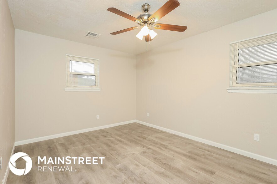 Building Photo - 2005 Fox Ave