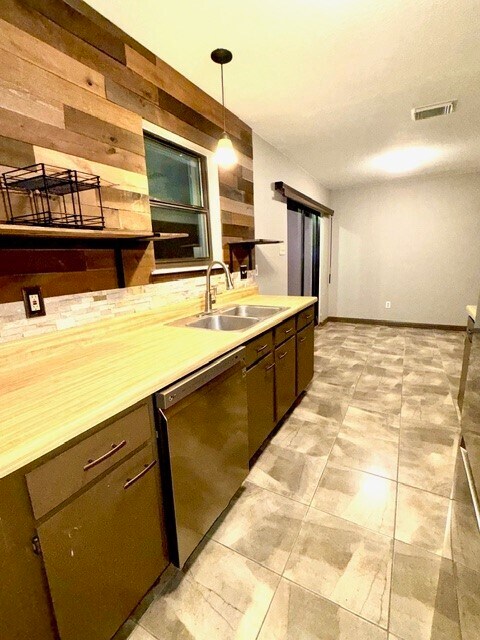 Building Photo - 1827 Polley Ct