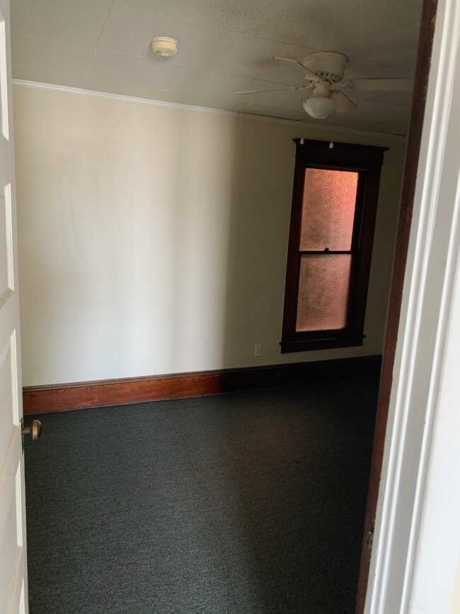 Building Photo - 133 E Main St