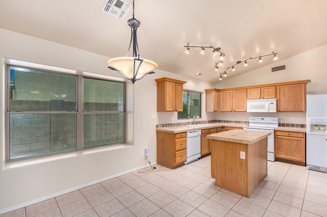 Building Photo - Spacious 3 Bed, 2 Bath Home in Boulder Creek